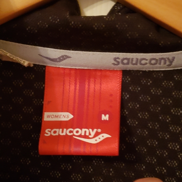 Saucony womens running vest - Picture 2 of 7